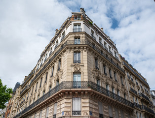 Fototapeta na wymiar Beautiful architecture in Paris, France.