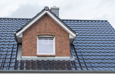 Dachgaube mit Fenster auf einem Dach