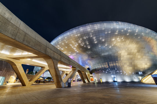 Wonderful night view of the Dongdaemun Design Plaza in Seoul