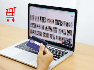 Fototapeta na wymiar Close up of woman hand with cart which Online Shopping Concept