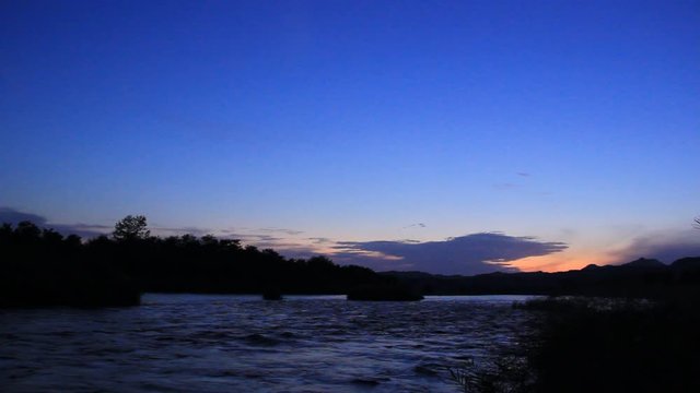 秋　夕日　夕暮れ　川の流れ　日本の自然風景