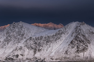 Kolory Spitsbergenu o zachodzie słońca © blackspeed