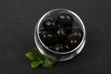 Black olives in the bowl