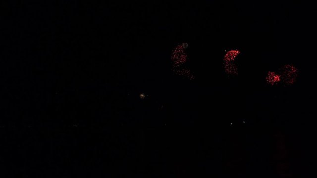 Beautiful fireworks or fireworks at night are beautiful.