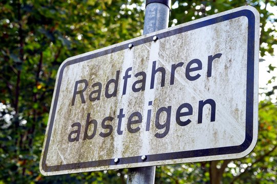 Absteigen bilder – Bläddra bland 1,720 stockfoton, vektorer och videor ...