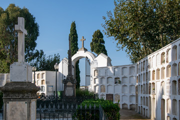 Ein und Ausgang eines Friedhofs in Spanien 