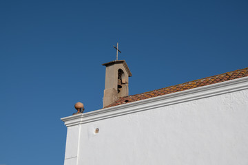 Glockenturm auf einem Spanischen Friedhof