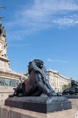 Obraz premium Imposante Löwenstatue 