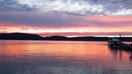 Fototapeta na wymiar Sunset on water / mountains