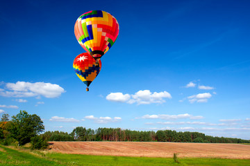 Obraz premium Balloon excursion high above the ground.