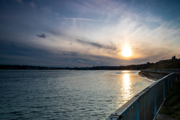 Obraz premium Sunset over the river Tyne Estuary