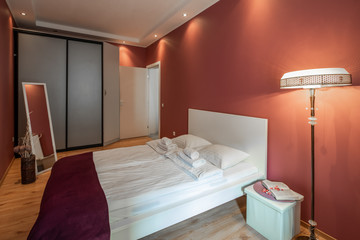 Fototapeta na wymiar Modern interior bedroom with king-size bed.