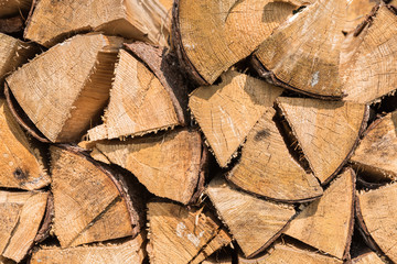 gestapelte Holzscheite - Brennholz