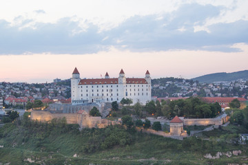Obraz premium Beautiful view of the Bratislava castle on the banks of the Danube in the old town of Bratislava, Slovakia on a sunny summer day