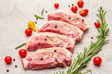 Raw pork belly with rind, peritoneum meat