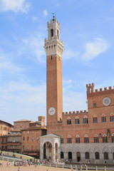 Fototapeta premium Piazza del Campo with the Pubblico palace and Mangia tower , the principal public space of the historic center of Siena, Tuscany, Italy. It is regarded as one of Europe's greatest medieval squares