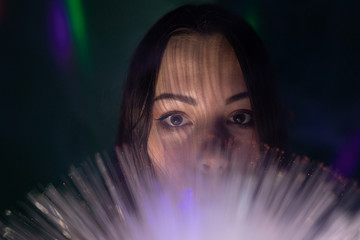 Frau testet neue Dimensionen aus