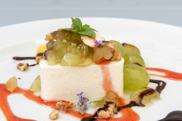 Grapes with cheese