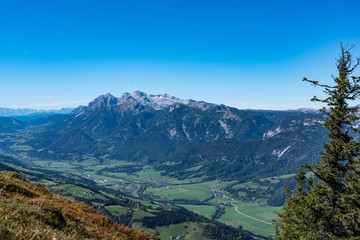 Ennstal mit Scheichenspitze im Hintergrund
