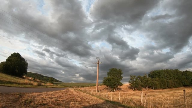 Ciel nuageux avec un temps pluvieux
