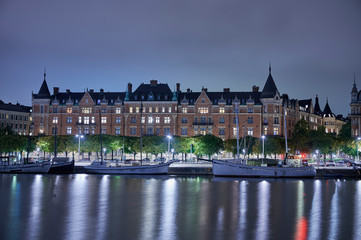 Strandvägen with its boardwalk and exclusive floors at night