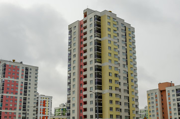 Fototapeta na wymiar Multi-storey residential building in a new area outside the city.