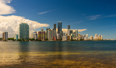 Naklejka premium Panorama odbić centrum dzielnicy Miami