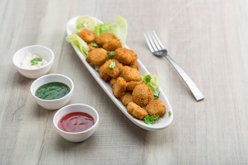 Button cutlets with sauce and green chutney