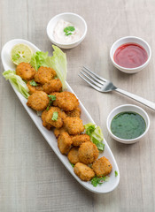 Button cutlets with sauce and green chutney