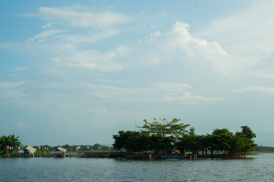Tilok Aram Temple is located in the island centered of Kwan Phayao which stands by Luang Por Sila. This temple had been underneath over 500 years at Phayao , North of Thailand.