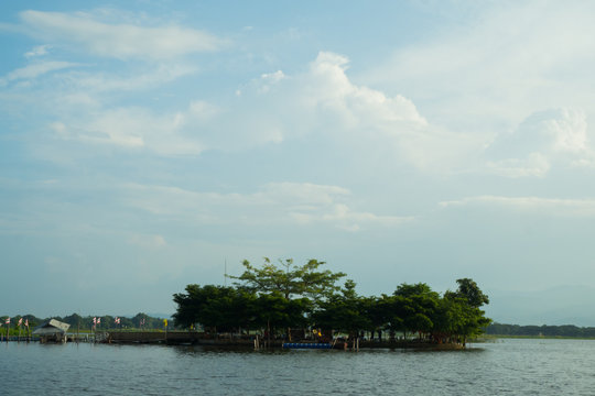 Tilok Aram Temple is located in the island centered of Kwan Phayao which stands by Luang Por Sila. This temple had been underneath over 500 years at Phayao , North of Thailand.