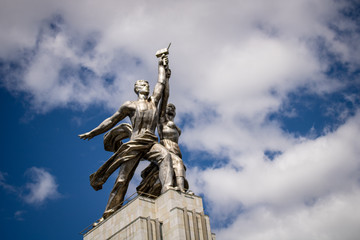 Fototapeta na wymiar statue in moscow