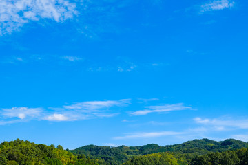 【写真素材】 青空　空　雲　秋の空　背景　背景素材　9月　コピースペース