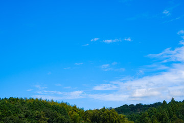 【写真素材】 青空　空　雲　秋の空　背景　背景素材　9月　コピースペース　