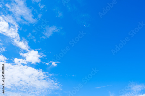 写真素材 青空 空 雲 秋の空 背景 背景素材 9月 コピースペース Wall Mural Rummy Rummy