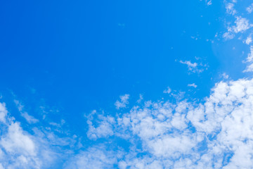 Fototapeta na wymiar 【写真素材】 青空　空　雲　秋の空　背景　背景素材　9月　コピースペース　