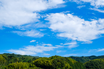 【写真素材】 青空　空　雲　秋の空　背景　背景素材　9月　コピースペース　