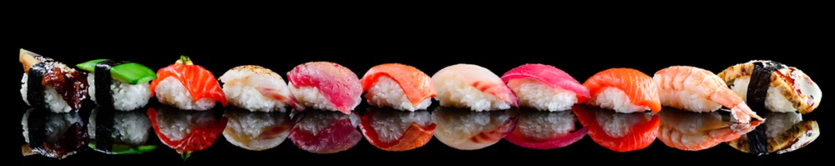 Fototapeten Sushi-Set Nigiri auf schwarzem Hintergrund © smspsy