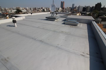 屋上防水と住宅地の眺望