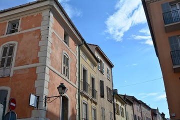 Hausfassade in der Altstadt von Saint Tropez, Frankreich
