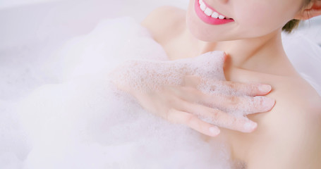 Obraz na płótnie Canvas young woman taking a bath