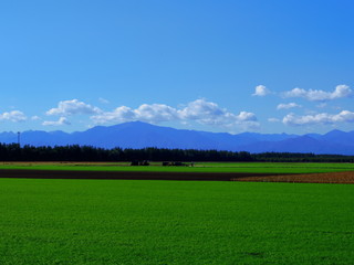 北海道十勝平野より望む日高山脈ー夏