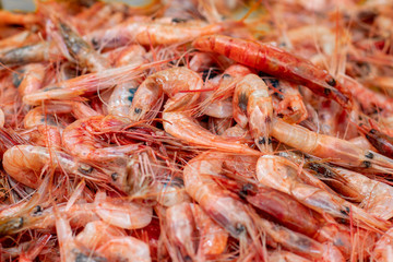lots of red boiled shrimp in the market