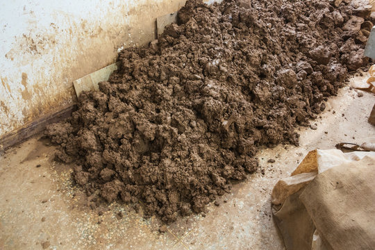 Raw material and clay used for the manufacturing of terracotta warriors in a souvenir factory