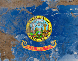 Obraz premium Idaho grunge, damaged, scratch, old style state flag on wall.