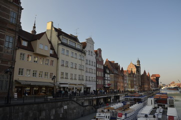 Żuraw nad Motławą , Motława Gdańsk , Domy nad Motławą ,Stare miasto Gdańsk , starówka Gdańsk , Gdańsk , architektura Gdańsk , architektura, house of god, wieza, budowa, europa, zamek, stary, katedra,  © Szymon