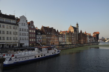 Żuraw nad Motławą , Motława Gdańsk , Domy nad Motławą ,Stare miasto Gdańsk , starówka Gdańsk , Gdańsk , architektura Gdańsk , architektura, house of god, wieza, budowa, europa, zamek, stary, katedra,  © Szymon