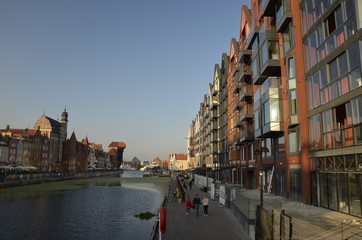 Żuraw nad Motławą , Motława Gdańsk , Domy nad Motławą ,Stare miasto Gdańsk , starówka Gdańsk , Gdańsk , architektura Gdańsk , architektura, house of god, wieza, budowa, europa, zamek, stary, katedra,  © Szymon