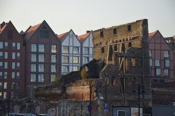 Żuraw nad Motławą , Motława Gdańsk , Domy nad Motławą ,Stare miasto Gdańsk , starówka Gdańsk , Gdańsk , architektura Gdańsk , architektura, house of god, wieza, budowa, europa, zamek, stary, katedra,  © Szymon