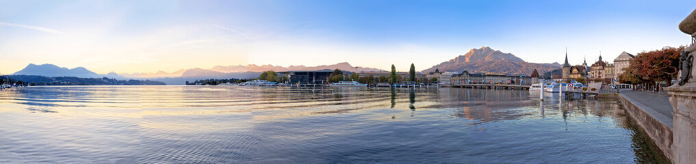 Fototapeta na wymiar Colorful lake Luzern and town waterfront panoramic view